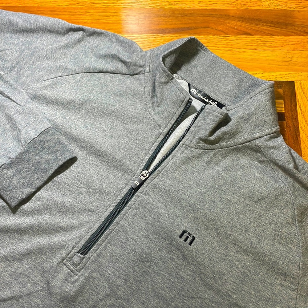 Travis Mathew mens XL gray 1/2 zip up pullover cotton golf sweater EUC